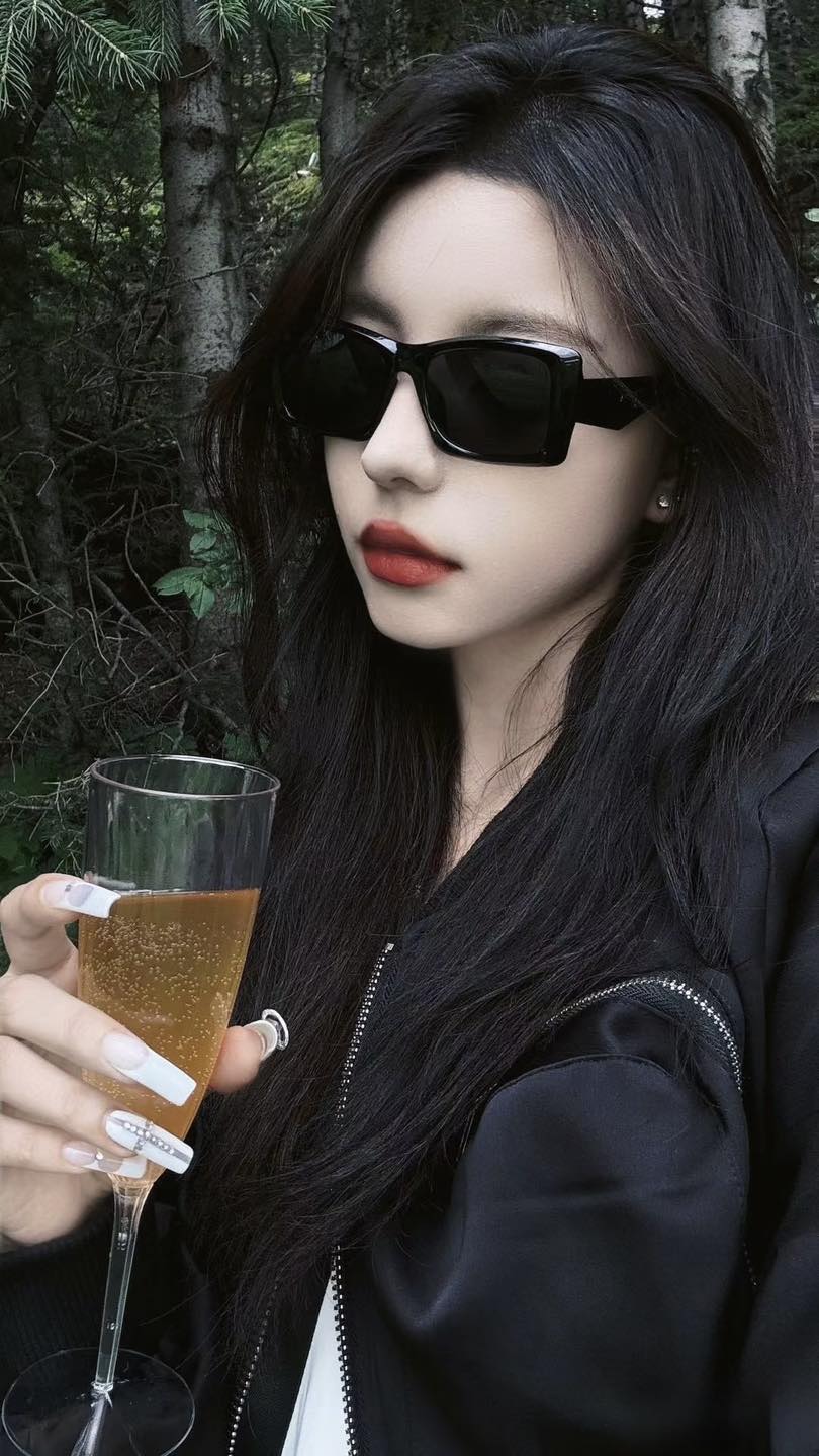 ANH CHỒNG DẤU MẶT